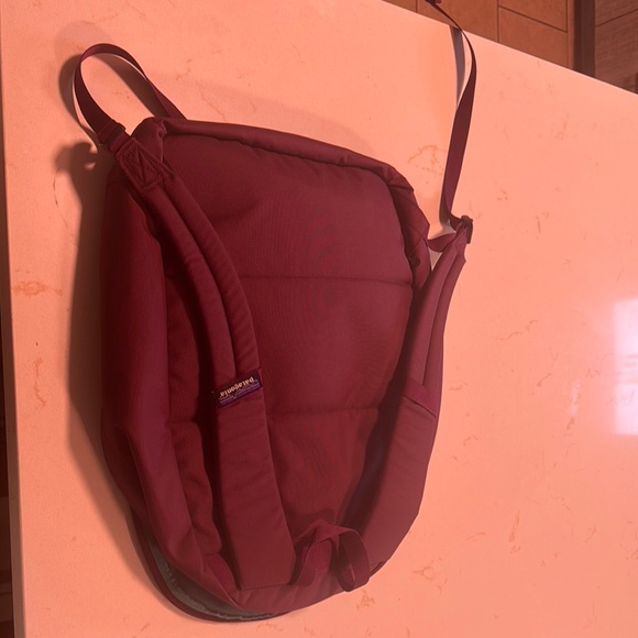 Patagonia Maroon Backpack with Teal Zippers - Picture 3 of 5